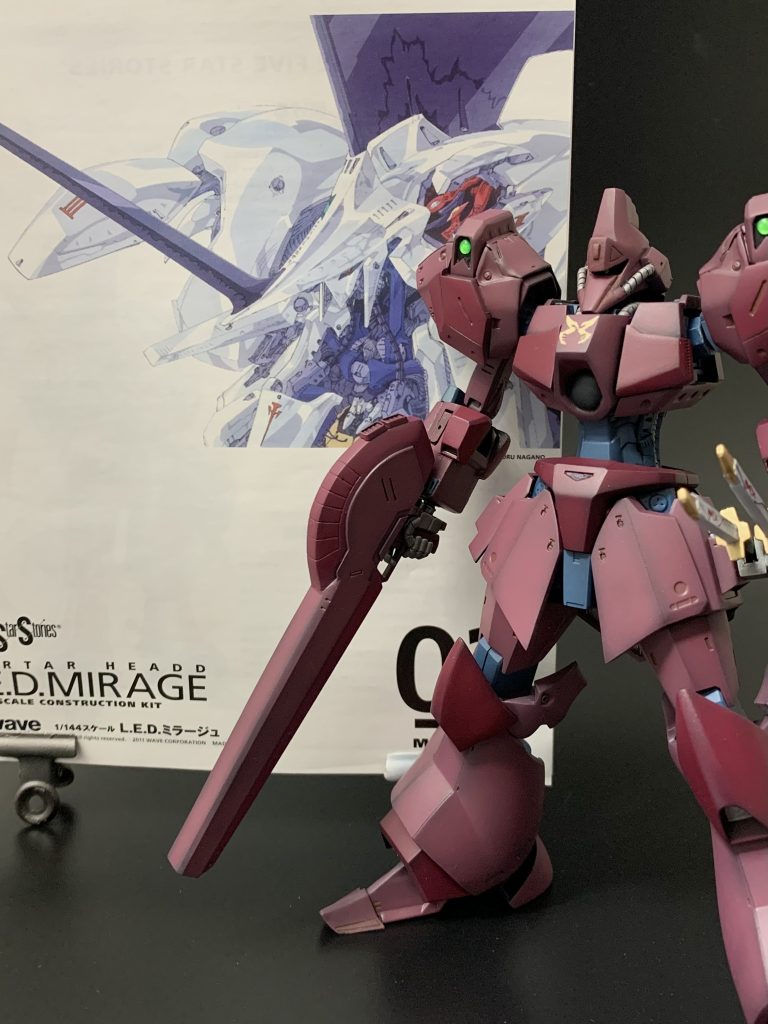 前回はガルバルディのキット自体をほぼ使いませんでしたが、今回はベースキットはしっかりHGUCガルバルディβです。そこにwaveのレッドミラージュをミキシングしました。最初はレッドミラージュにガルバルディの頭部のせて、色を変えればそれっぽくなるかなぁと思ったのですが、そんなわけにはいかなかったですね。
