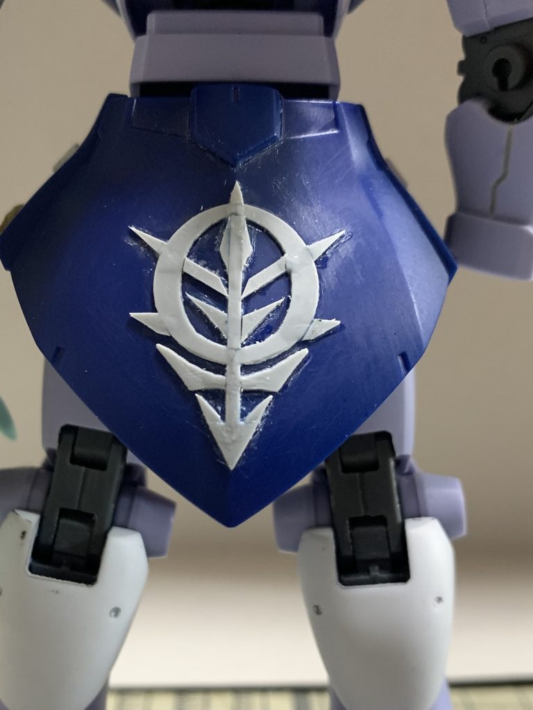 お尻エンブレムはプラ板を細かく切り分けて合体