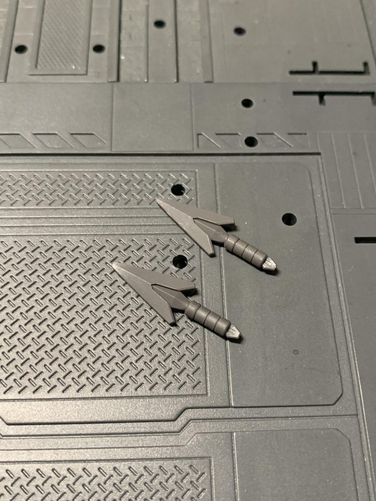 スティレットはつや消し吹いたのみです。