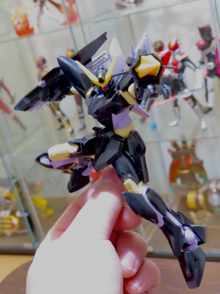 エポパテで仮固定。パーツの延長はせず、関節の位置で体格が変わりました。