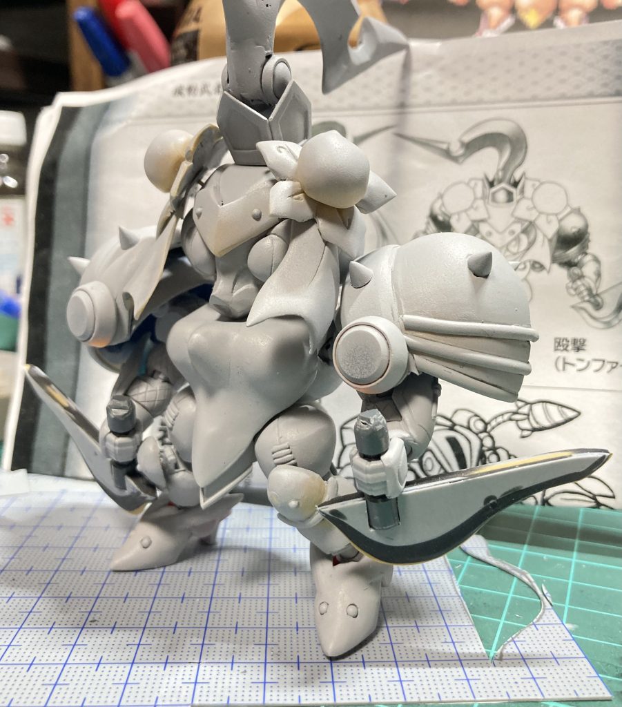 サフサフ、ヤスリ掛け、サフをひたすら繰り返す作業です。