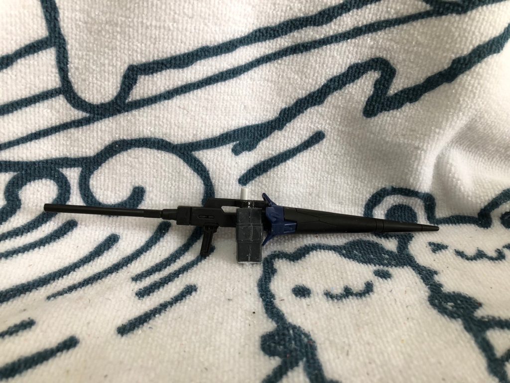 ビームランス制作ですが，ジャスティスナイトの槍にコア90(Bタイプ)で使わなかったミサイルパーツ一部、形を長方形にし接着。