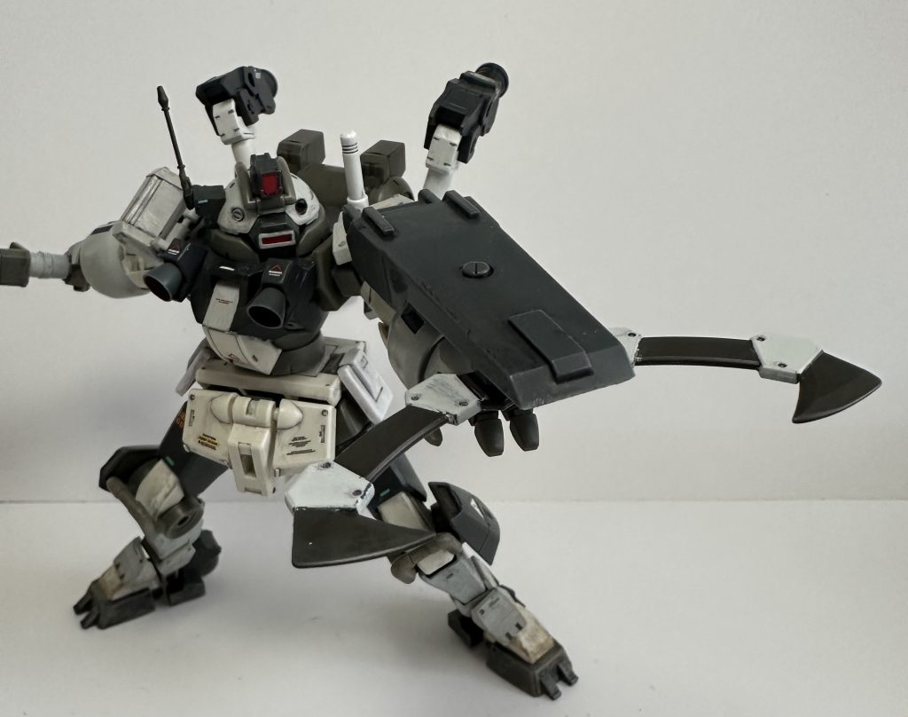 先程でも装備していたシールドですが、水生昆虫のタガメをイメージしたクローを展開できるようにしました。「相手の頭部アンテナを先に折った方の勝利」という決闘のルールにおいて、「頭部を丸ごと持っていけばいいのでは?」というアンサーですw