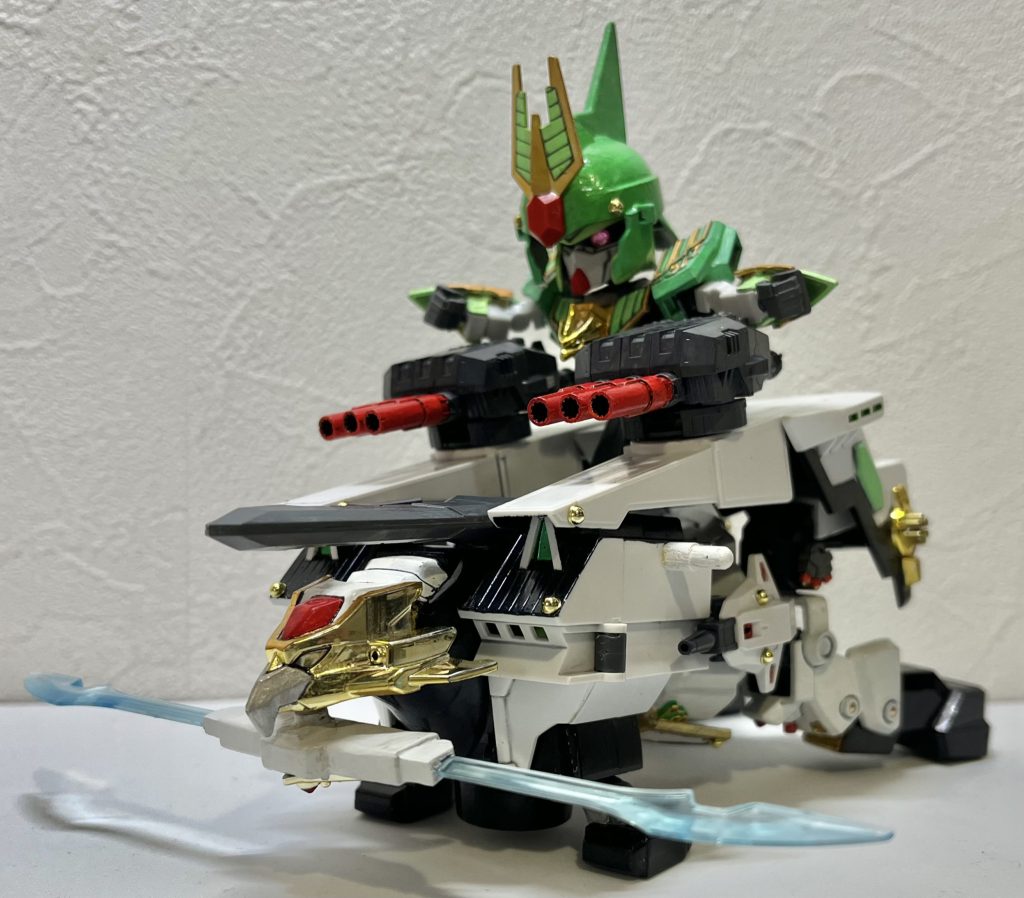 自衛搭乗形態(ジェイライダーモード)少し無理矢理ですが、ジェイダーの上半身をジェイアークに取り付けて、搭乗形態にもすることができます。