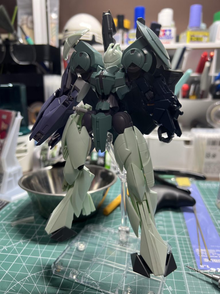 塗装前。基部は最新キットなので足が旧キットでも結構動きます。