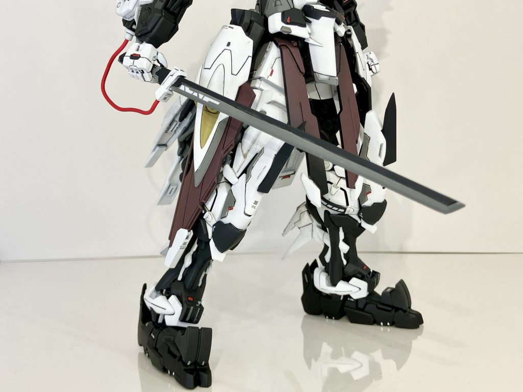 ［粒子刀　鬼牙］特殊な加工がされた金属でできた刀。腕部に接続する粒子制御装置により粒子の流れを変え、相手の装甲を切断するのに最適な性質に変化させる事ができる。刀はフルスクラッチです✌︎('ω'✌︎ )