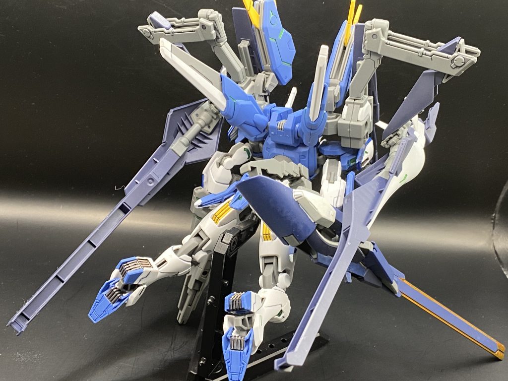 全身を前後ろからフルドドIIについてた接続部を利用してエアリアル改修型のバックパックものそままにフルドドIIを装備できるように改修しました。流石のド迫力です。