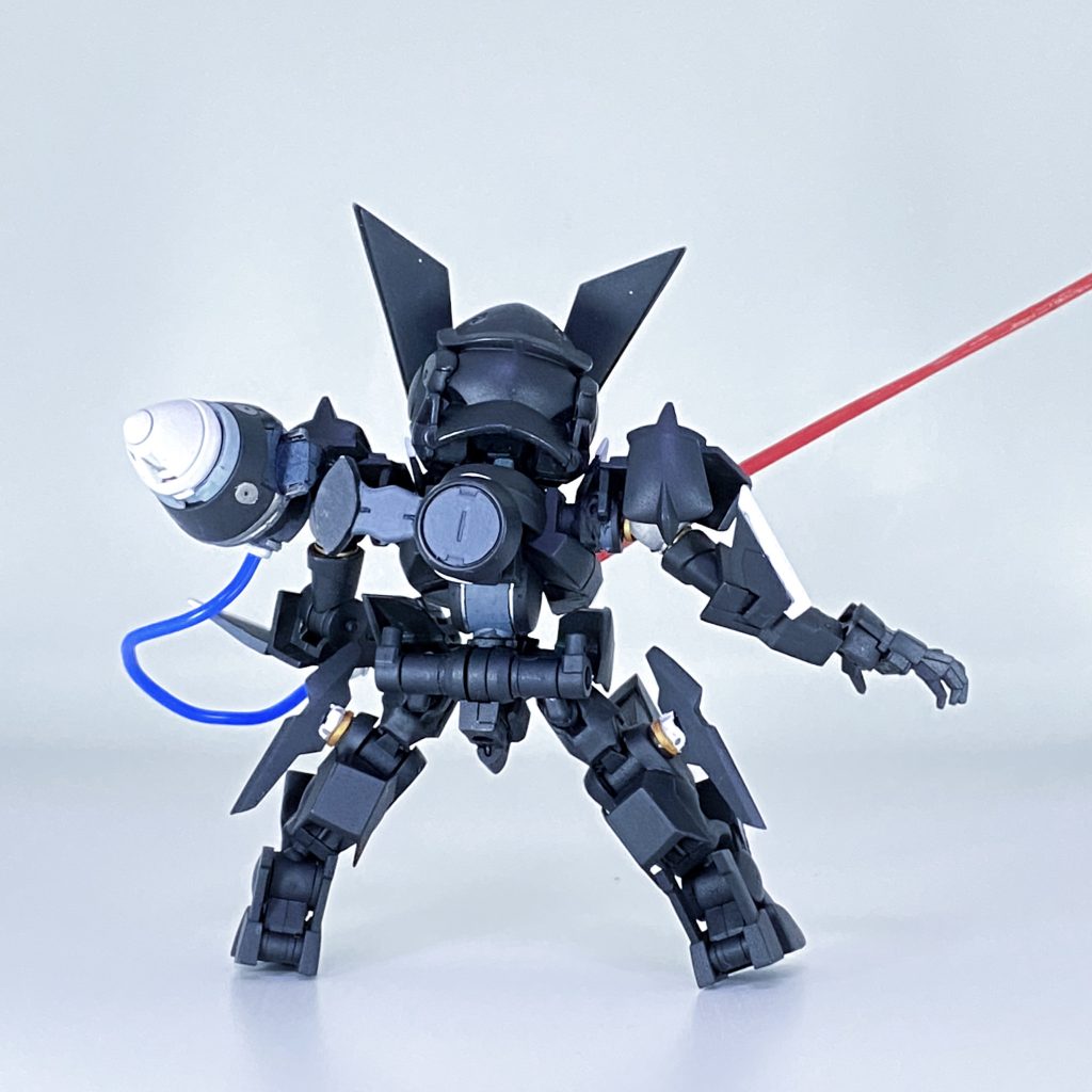 マグネット接続なので、肩の基部ともドッキングします。多分ここが1番大変だった気がします。