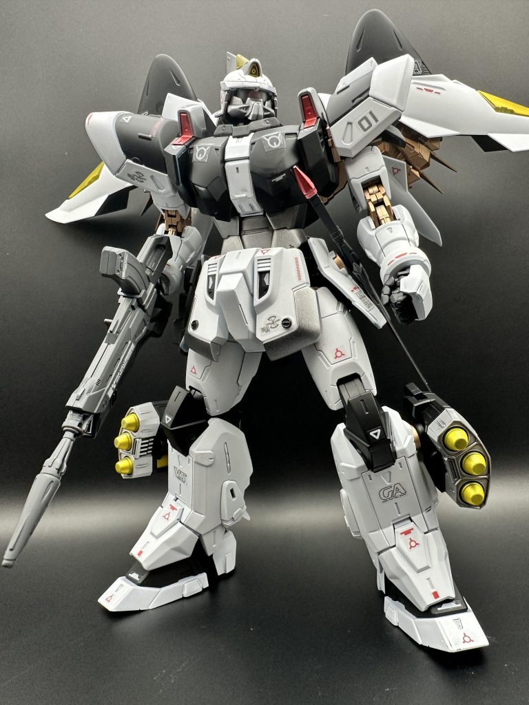 今回は黒サフ立ち上げ、白はガイアEXホワイト2回重ね塗り→塗膜保護の為一旦バラした状態のままトップコートコート。黒は黒サフ銀はガイアEXシルバー銅はガイアパールカッパー金はガイアスターブライトプラス赤はガイアメタルレッド