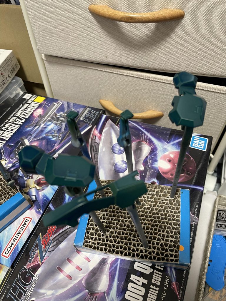 強気にクリアブルーを塗ってかなり青くなり最初はつんだなと思いました…マジでちょっと塗装落として成形色に戻すか悩みました…