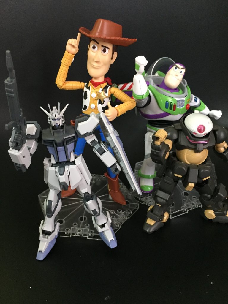 お気軽なEGストライクガンダムと、パチ組みで止まってたグリモアを改造してTOYストーリー側に寄せてみました^ ^