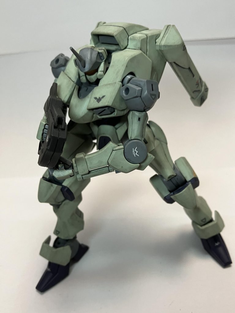 射撃構えこんなにスカスカなのに足はあんまり上がらない感じ。