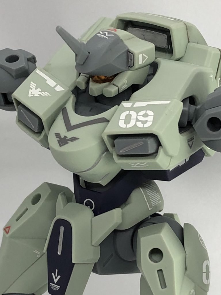 バストアップ。バイザーの下は4ARTIST MARKERで部分塗装しているのですが、ほとんど見えないですね。