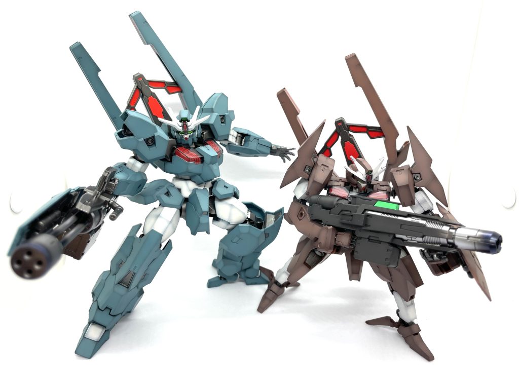 最後にルブリスウルと並べて、、、ソーンの方が先に完成してましたが、クリアパーツを誤って無くしてしまいパーツ請求していて、完成が遅れてしまったのは良い思い出。。。