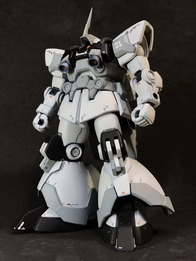 ブルーの水彩色鉛筆でシャドウ的につけてます。