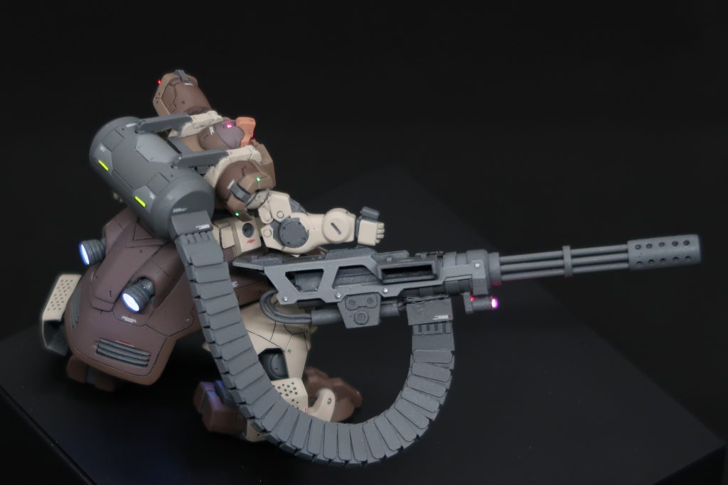 背中側。発光箇所は後ろの方が多いです。