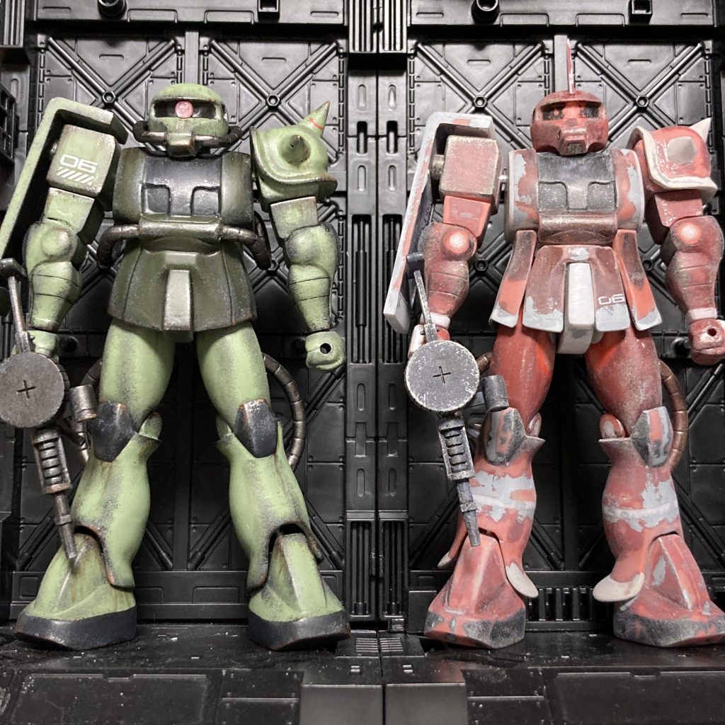 改修途中。前に改修した量産型と。今回は、スカートバラして、伸ばしたり。この段階ではまだですが、最終的には胸も盛りました。