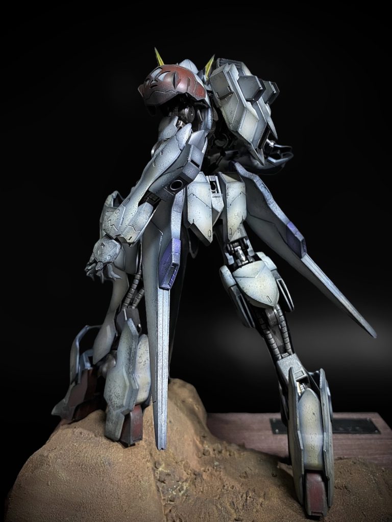 コーションデカールの類は世界観に合わないと思ったので、特に貼っていません。