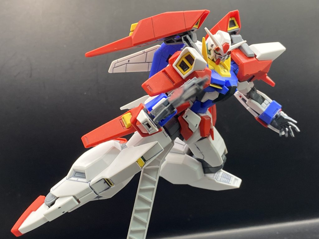 GNライフルを構えて移動しているようなポーズで