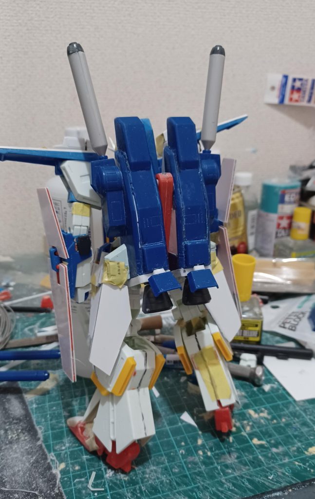 バックパックも刻んで幅詰めしてます。