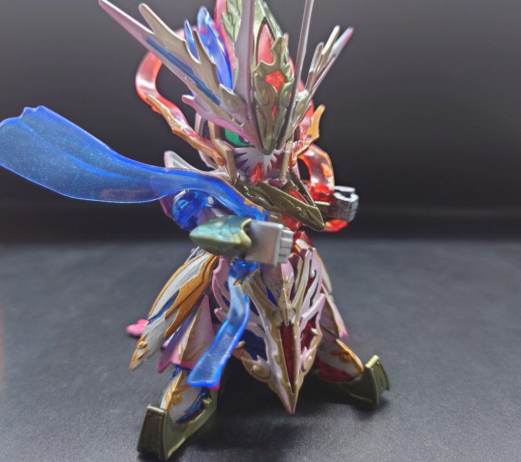 本体は黒サフ→シャインシルバー→縁を蛍光ピンク→縁を残すように白雪色という塗装でやってみました。唐突に思い付いて練習一切なしの本番でしたが上手くいってよかったです。