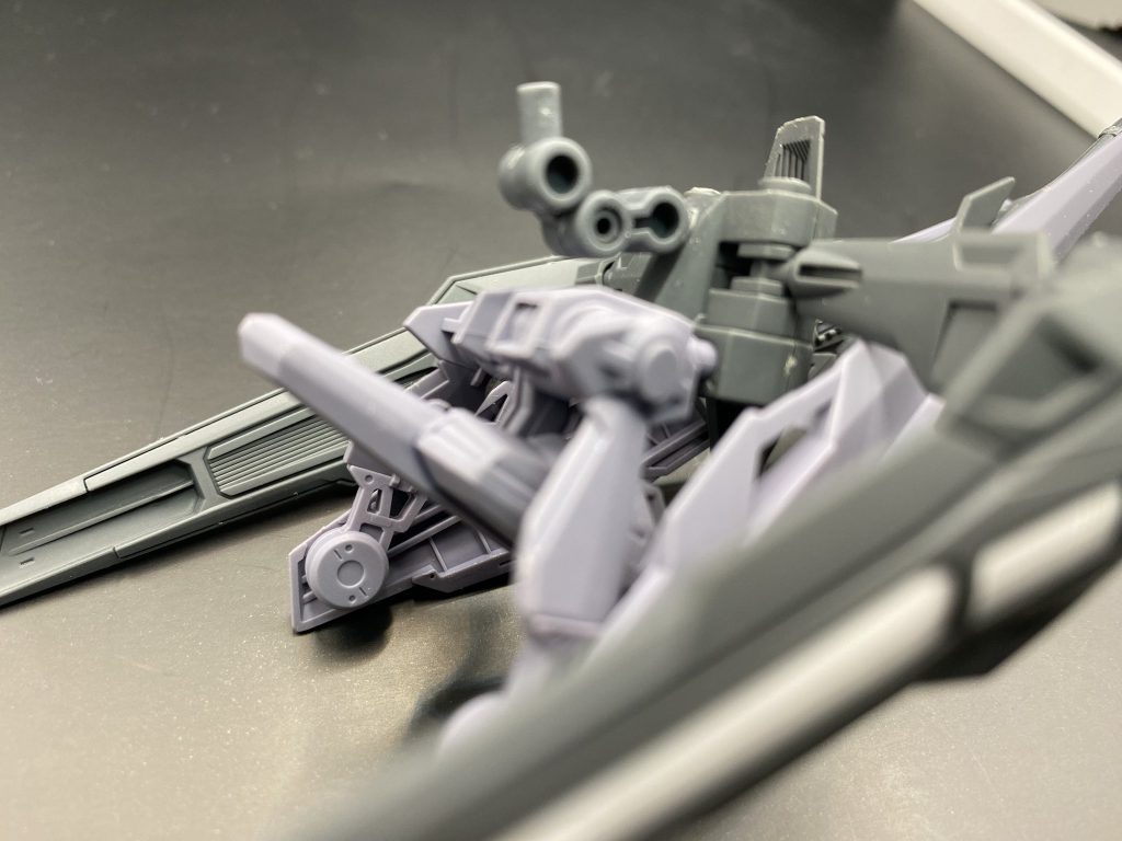 とある方の作成を参考にしてバックパックの接続部はこんな感じです。これにエアリアルのバックパックを接続します。