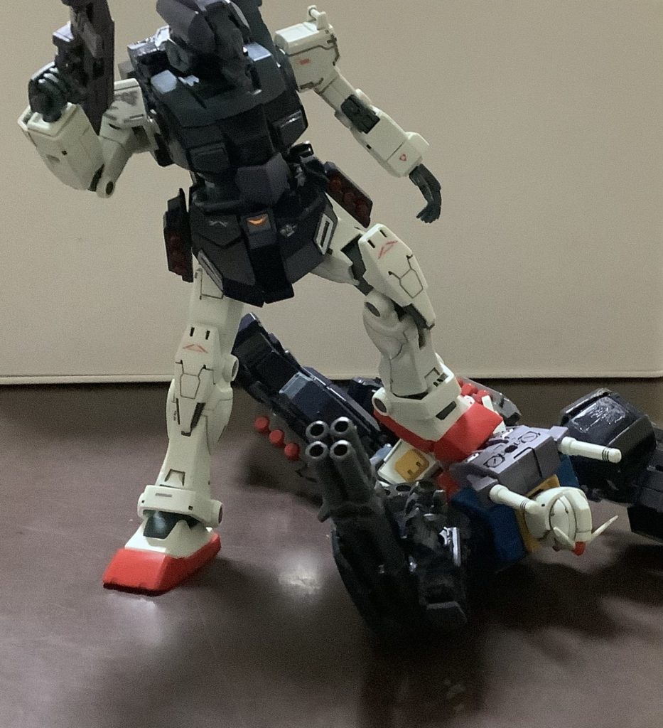 フルグランサ? 「ふげぇ」ジェスダム   「ふざけた真似しやがって!牢屋行きだ!         これだから最近の若者は…」フルグランサ? 「あ?なんか言ったか!」ジェスダム   「うるせえ!黙っとけ!」ウイングゼロ  「あの〜 今日面接に来たウイングゼロですが。         面接官のジェスダムさんっています、か?」フルグランサ? 「うわああ!助けてくれぇ!こいつがいきなりぃ」ウイングゼロ  「ツインバスターライフル起動」ジェスダム   「ふざけんな俺がジェスダムじゃあああ!」ウイングゼロ  「え?うわあ〜(キモっっ)」フルグランサ? 「シャアタイサァ!ナズェミテルンディス!」ウイングゼロ  「ターゲット変更。」フルグランサ? 「ぴぎゃあ」