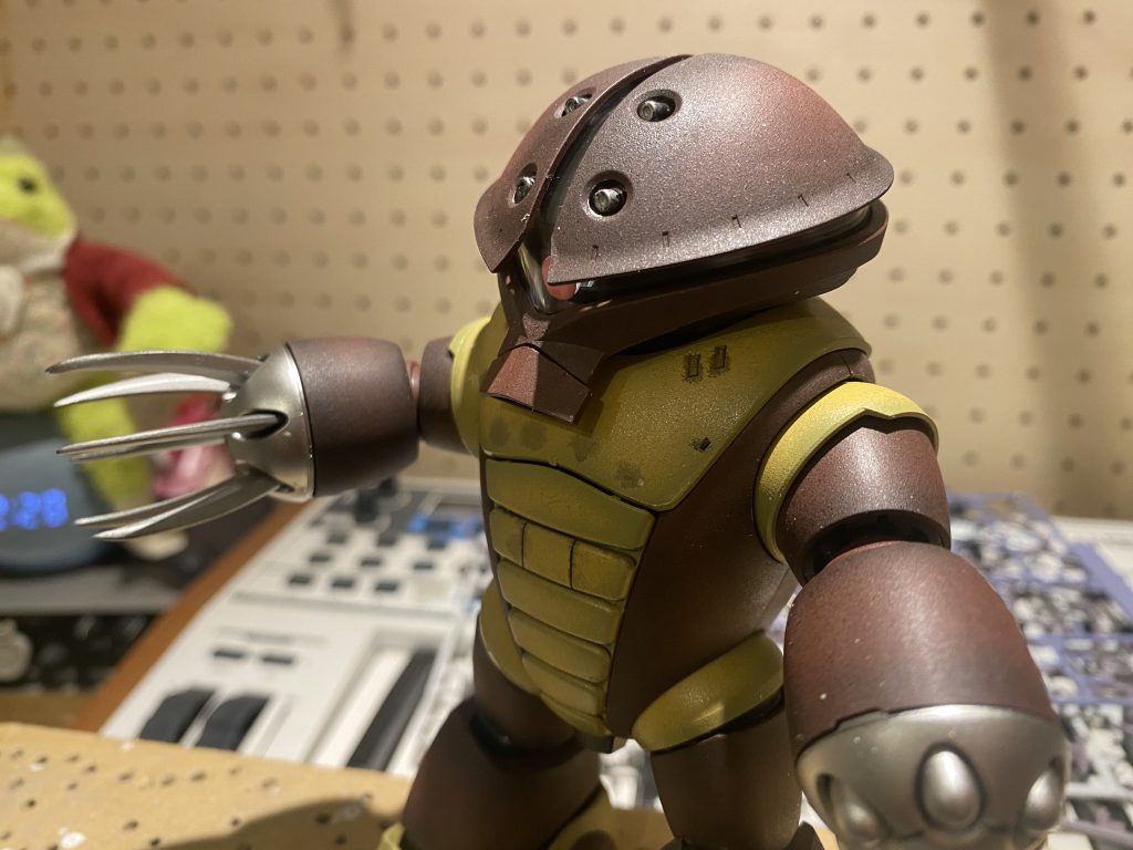 シルバーによるダメージ塗装前です。希釈なしで、吹いた場合の質感のイメージになります。背景が汚なくすみません。