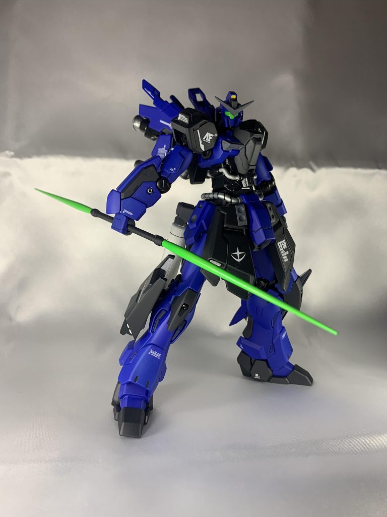 その2本のビーム・サーベルは磁石で接続可能。両刃のビーム・サーベルにもなります。