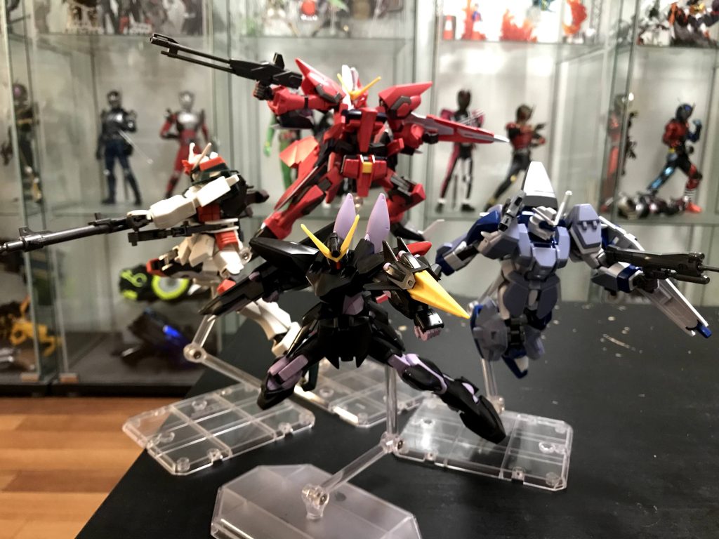 仮組み。ブリッツとデュエルは前衛で、バスターは後方支援。イージスは指揮のイメージで構図とポーズのバランスをとりました。