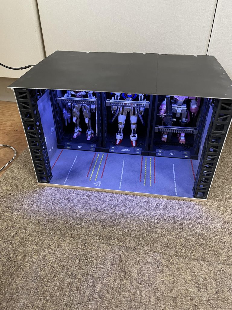 塗装代金を除けば1500円ほどで格納庫素材は揃いました。一番高いテープLEDでも300円!凄い時代です😭