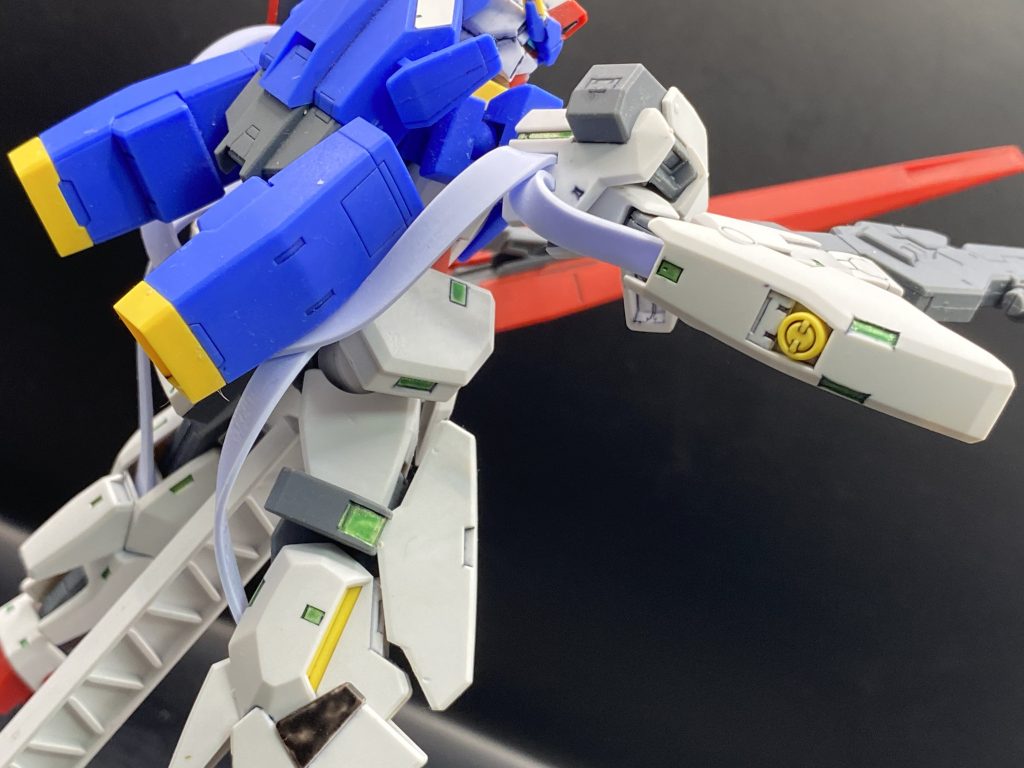 腕部と脚部のケーブル接続はこんな感じ