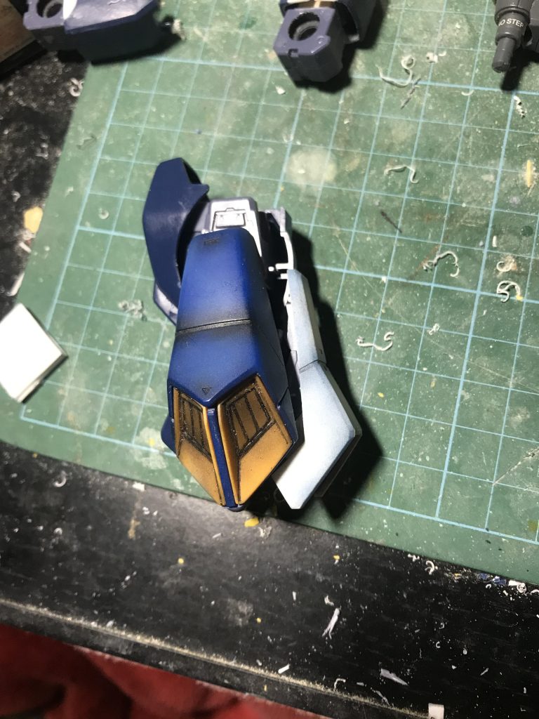 短足なのをどうにかしたかったのと、フルバーニアン、Zガンダムへと繋がっていくようなデザインにしたかったので、アレックス1.0のジャンクからアレやコレやくっつけました。