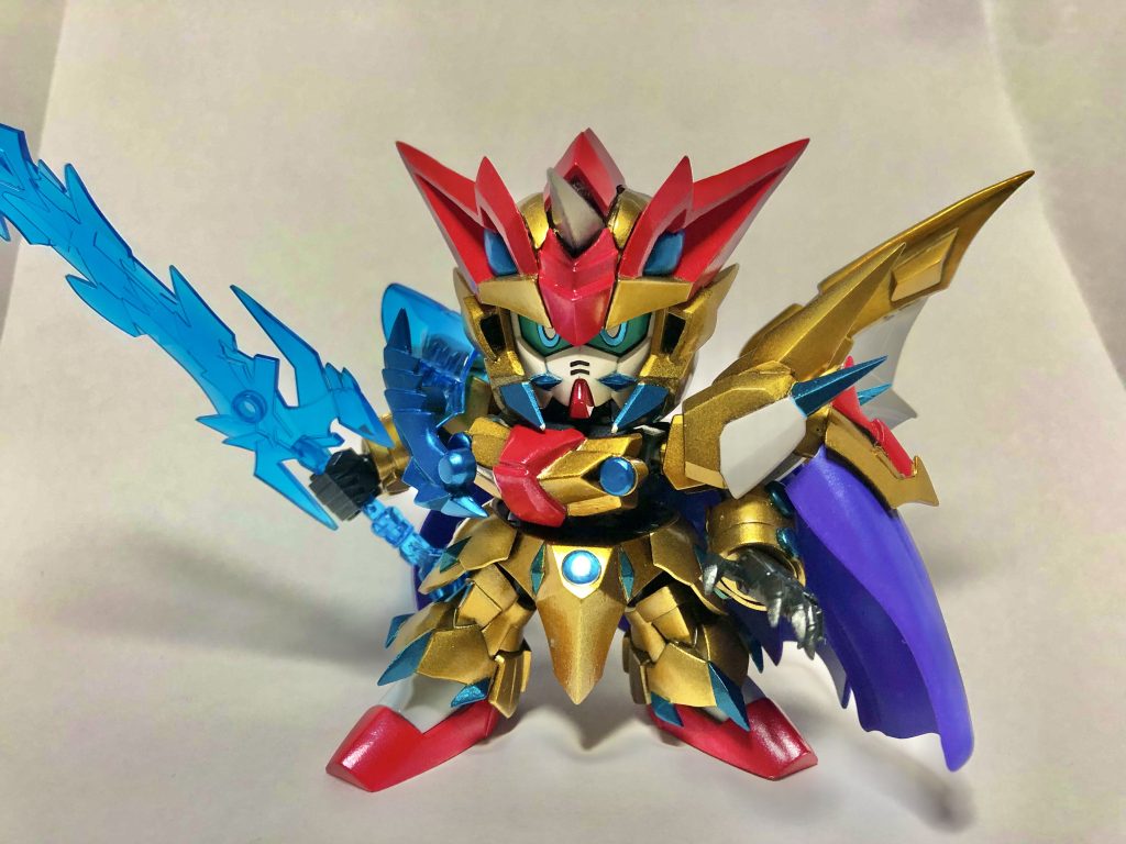 ディーティールの追加、変更などでほとんどのパーツに加工が必要だった記憶があります。レジェンドゼロガンダムをベースにちーびー戦士版をパーツとして使っていますが、頭部は骨組みに使ったようなもので、ウィングに至っては大幅に大型化しているためフルクスラッチです。