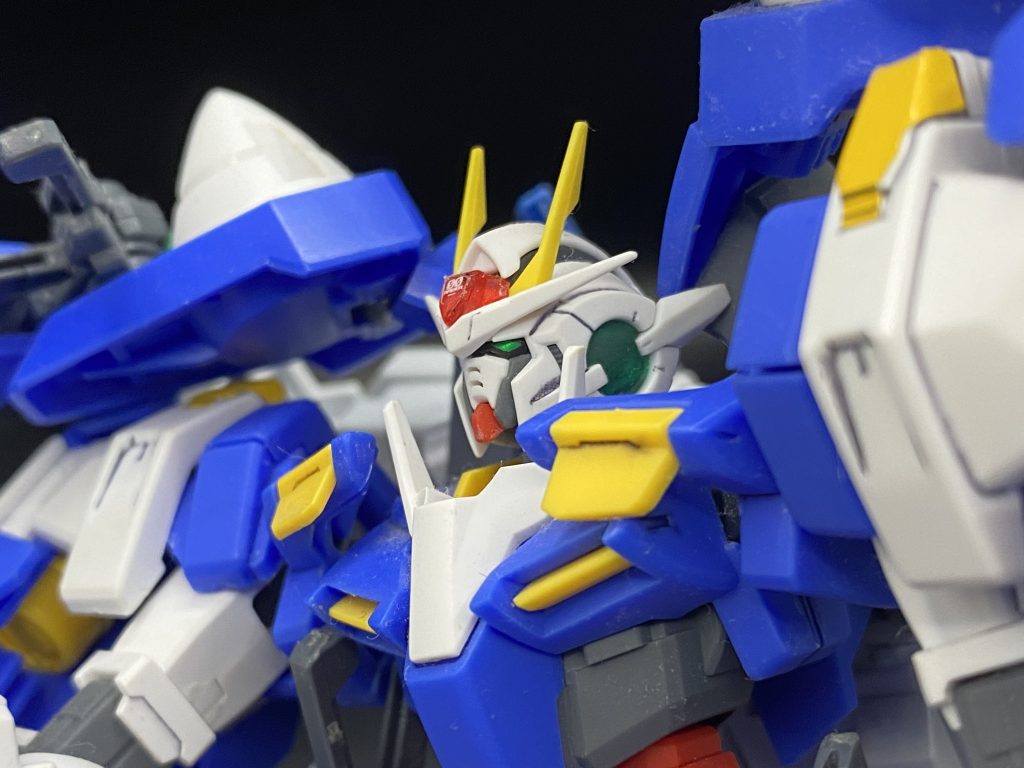 顔はRGのダブルオーです色分け等がしっかりできていて加工なしで様になるので