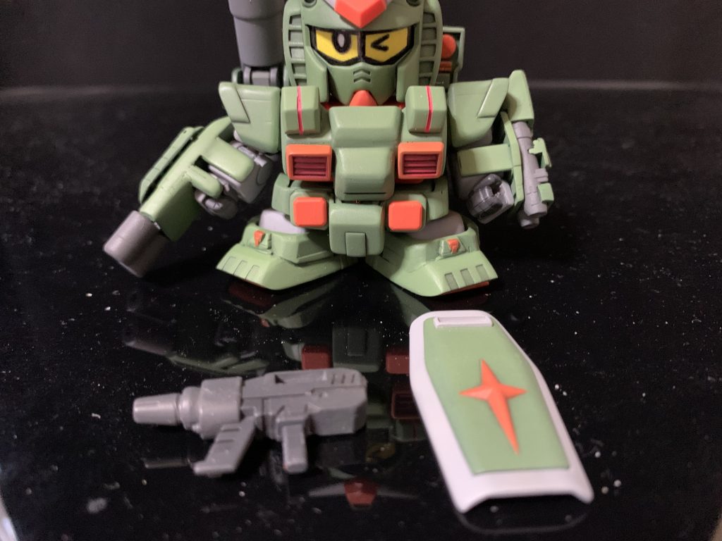 各武装を装備して完成。ディティールの追加作業はいくらでもした事あれど、添削ははじめてでした。しかしこれがとても楽しく、しばらくこの作業でBB戦士を制作してみようかと思ってる次第です。