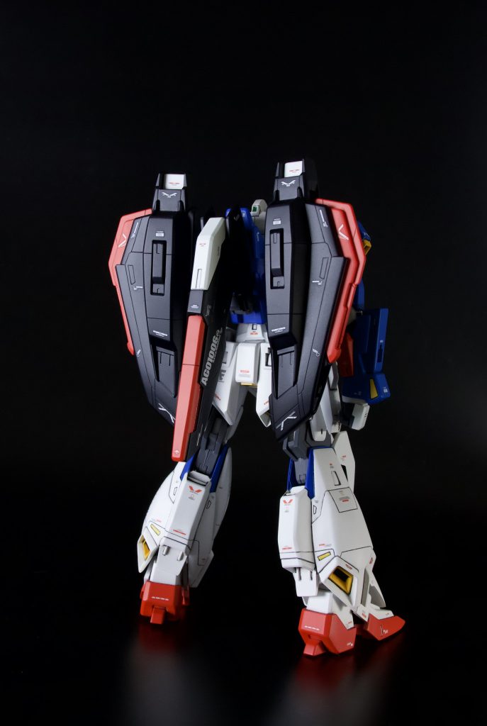 背中のフライングアーマーとスタビライザーはのけぞり対策でMGゼータ1.0をそのまま使用しています。取り付け穴加工以外は無改造です。