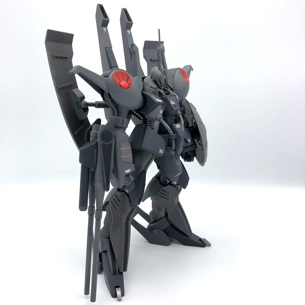 このキットを見た時、バッシュザブラックナイトにしか見えなく、ブラックとグレーと差し色の赤とで悪魔っぽく仕上げてみました。