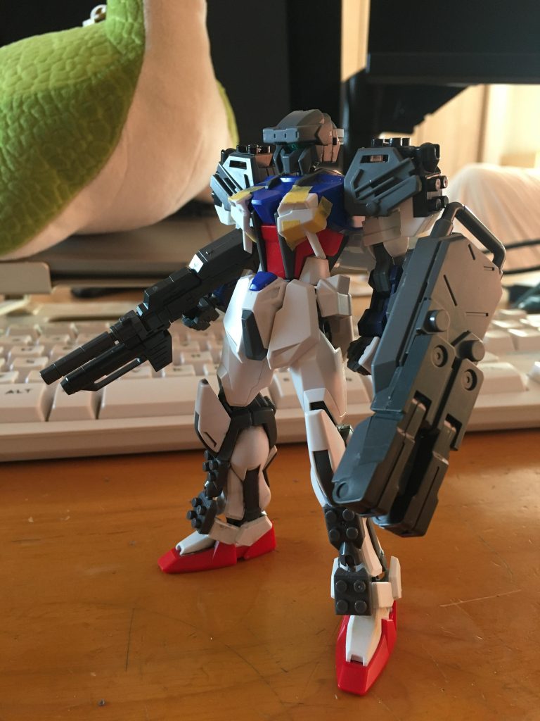 足、肩にブロックを移植した様子です。100円で可動用ブロックが複数手に入るので個人的にはオススメです✨また、この時顔が長くて上を向いちゃう問題があったので顎を削って少し短くしています。