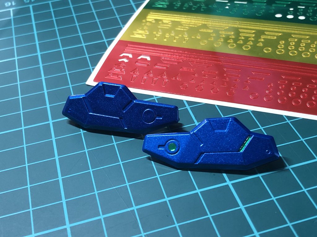 バンダイ製の３Ｄメタリックシールも一部に使用。