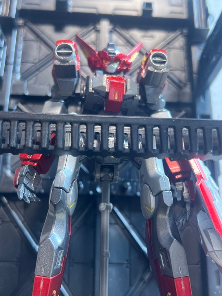 アクーマの魔の手からネオ熱海シティを守る為、ネオ富士の裾野研究所で開発されていたスーパーロボット。その名もノスタリオン‼️