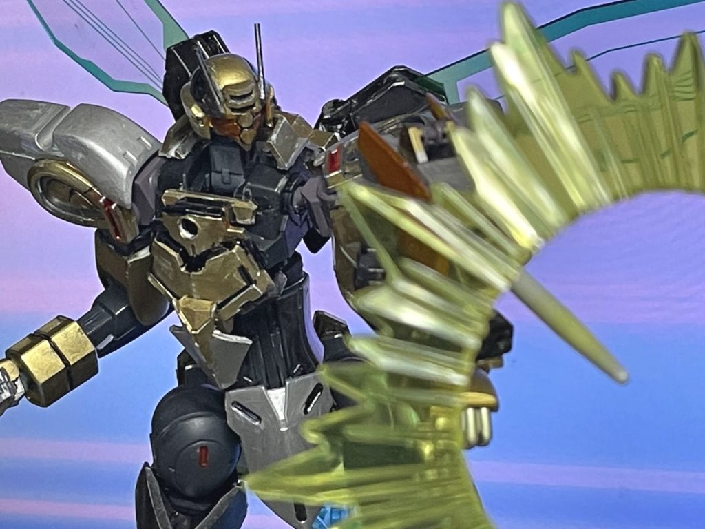 ハイパースティングパイロットのコールに次いで機械音声の復唱で発動する本機の最強武器。最大稼働モードとなり背部の光の羽根・サイバーウイングが稼働し脚部のラジエーターフィンが展開して超スピードで懐に潜り込み、左腕のスティングを打ち込む。打ち込まれた瞬間に充填されていた破壊エネルギーが対象の内部で炸裂することで対象は破砕される。この武器の目的はガンダムタイプのシェルユニットの破砕とパイロットの確実な抹殺である。