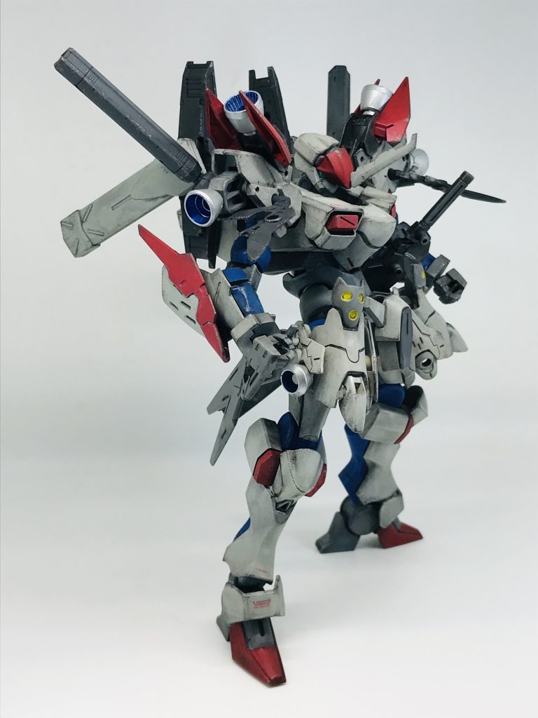 しかしその時、地球に新たな未確認兵器が飛来…そして謎の機体から…一匹のカエルらしき生物が…「ボクの名はタママ、二等兵ですぅ！ペコポン（地球）は狙われているのです〜🐸」タママ「軍曹さんが地球がなくなるとガンプラが買えなくなるからって、ボクを先発隊として地球に送りこんだのですぅ」タママ「軍曹さん達も最新のケロロボが完成次第援軍に来るので、それまでボクが地球人の代わりに戦うですぅ…あ！その前にお菓子ちょうだいです〜♪」エイリアンレディ VS ケロン星人たちの超兵器が激突する…ラストハルマゲドン第二章が…今…幕をあける！！ジュドー & アムロ「オレたちの戦いはこれからだ！！」オレはようやく登り始めたばかりだからな、この果てしなく遠いプラモ坂をよ…未完