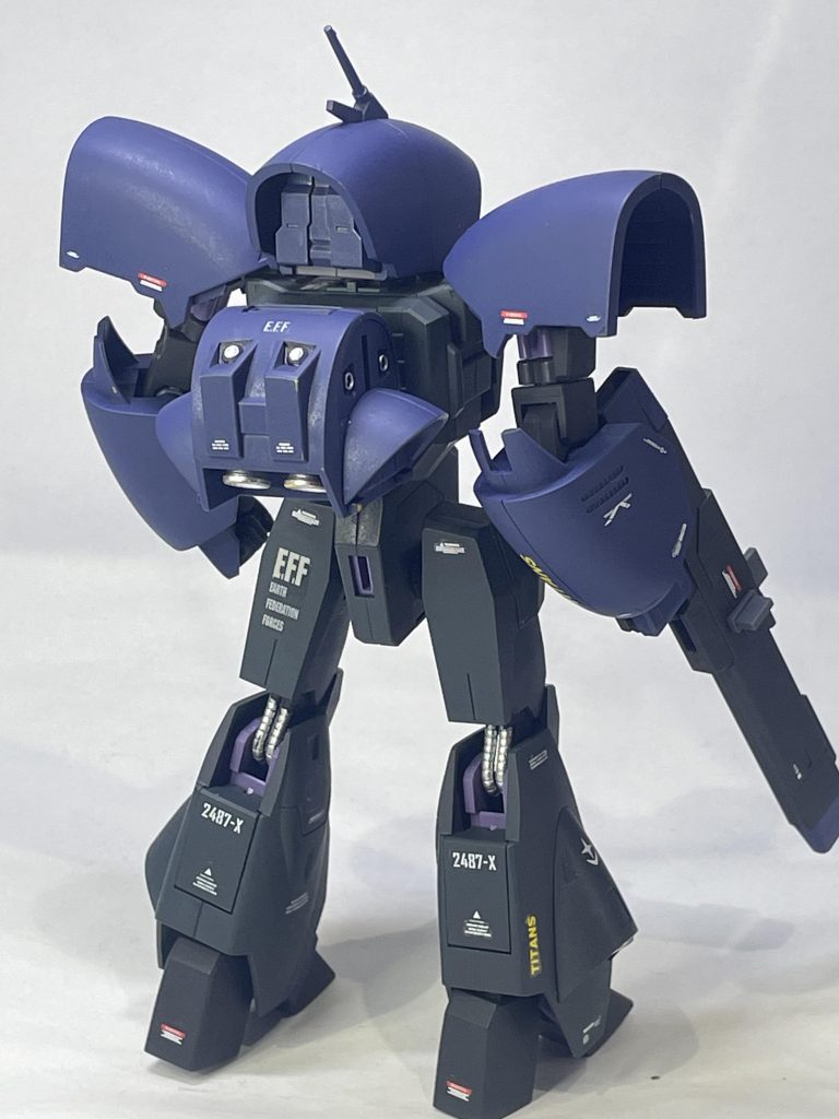 変形後、デカールの向きなど違和感がでないようデリケートに意識して貼りました。