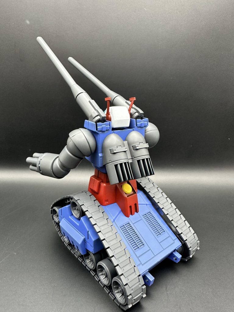 塗料は全て基本的なガイアの青、赤、黄色、グレー４、ホワイトです。元々黒いですがヤスリ掛けて黒サフしてから塗装してます。今回は実験的に240番手だけで仕上げましたが、クリアしっかりかけた段階で綺麗になったので時短するならアリかな？まぁ600まではやったほうがいいけど。キャノン部分は合わせ目消してます(下ちょい残ってるけど)以上！