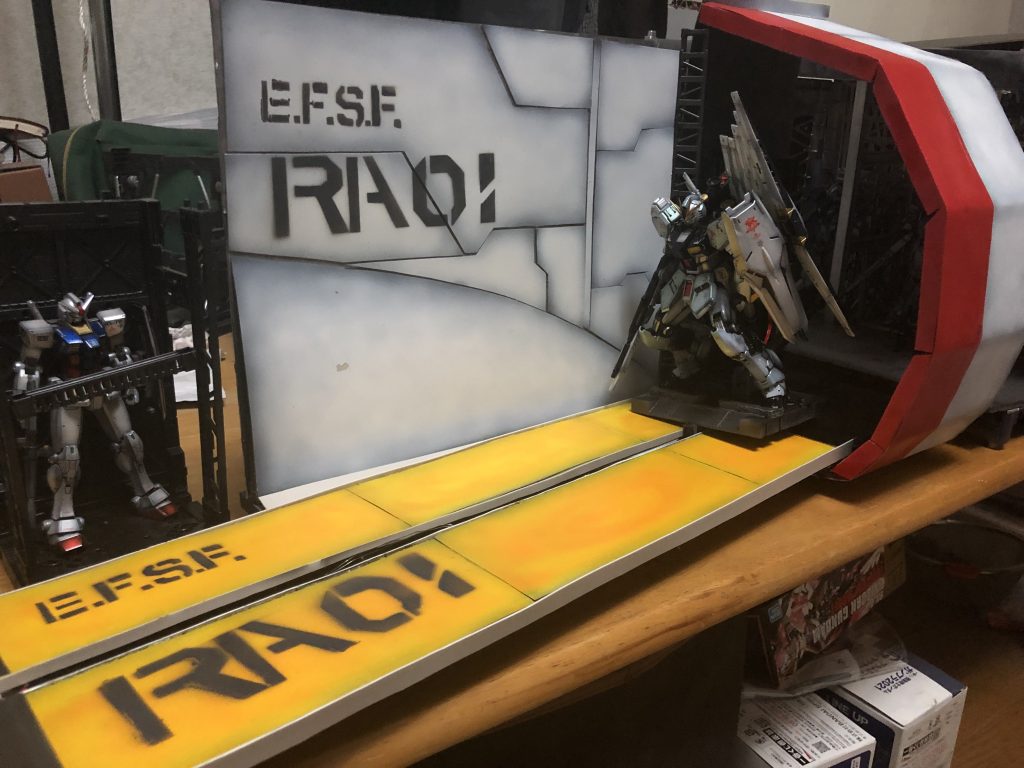 明るいところで撮るとこんな感じです。改めてジオラマ作る人すごいなと思いました。