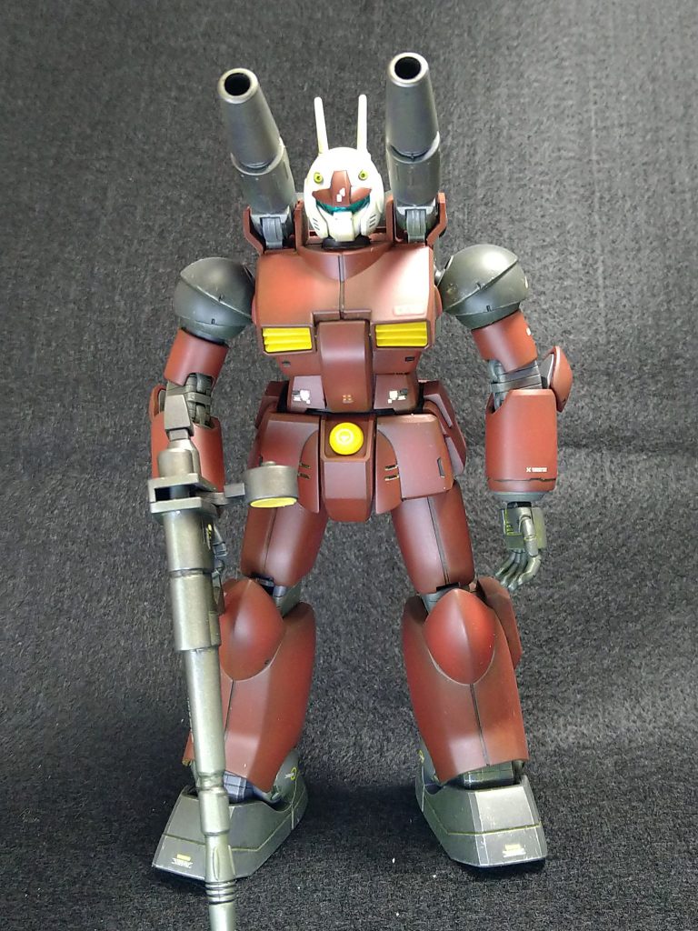 時間がかかりましたがガンキャノン完成です。今回はグラデーション塗装で仕上げてみました。ストーリーにも掲載しましたが下地にマホガニーサフを使ったのでかなり渋い色の仕上がりになりました。塗装ハゲ対策のためにサフの希釈にガイアプロユースシンナーを使い、トップコートもしっかりと3層ほど掛けました。肩のジャバラ部分を後ハメしたのと前後アーマーに裏打ち工作したぐらいのお手軽仕上げで完了としました。本当はダイソーで仕入れたディスプレイベースをつかって撮影しようとおもったのですが悪い癖が出てしまいまだ完成していません。次回作発表の時には間に合わせていと思います。