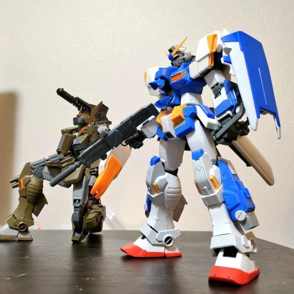 前衛のガンダムと支援機の ジムキャノン  