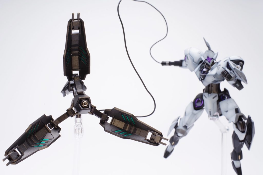 ポーズ３最後までご覧いただきありがとうございました！自分用メモ使用した塗料など水性ホビーカラー　水性ブラックサーフェイサー1000　H-21（グランプリホワイト）　H-87（メタリックレッド）タミヤアクリル　X-10（ガンメタル）　X-32（チタンシルバー）タミヤエナメル　X-31（チタンゴールド）　X-11（クロームシルバー）