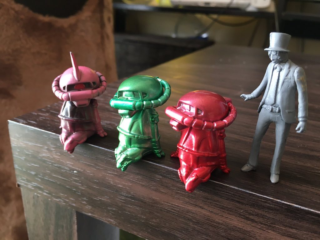 キャンディ塗装後、マスキングで模様をつけています。